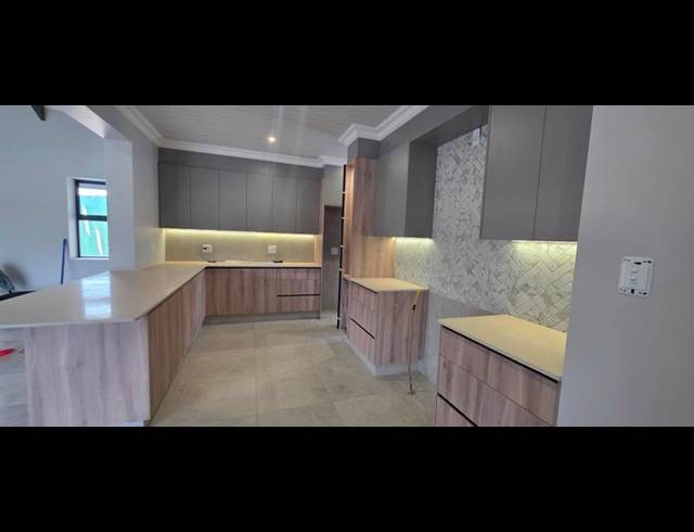 3 BEDROOM HOUSE FOR SALE IN OUTENIQUASBOSCH